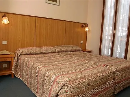 Le Bellevue Otel Thollon-les-Memises